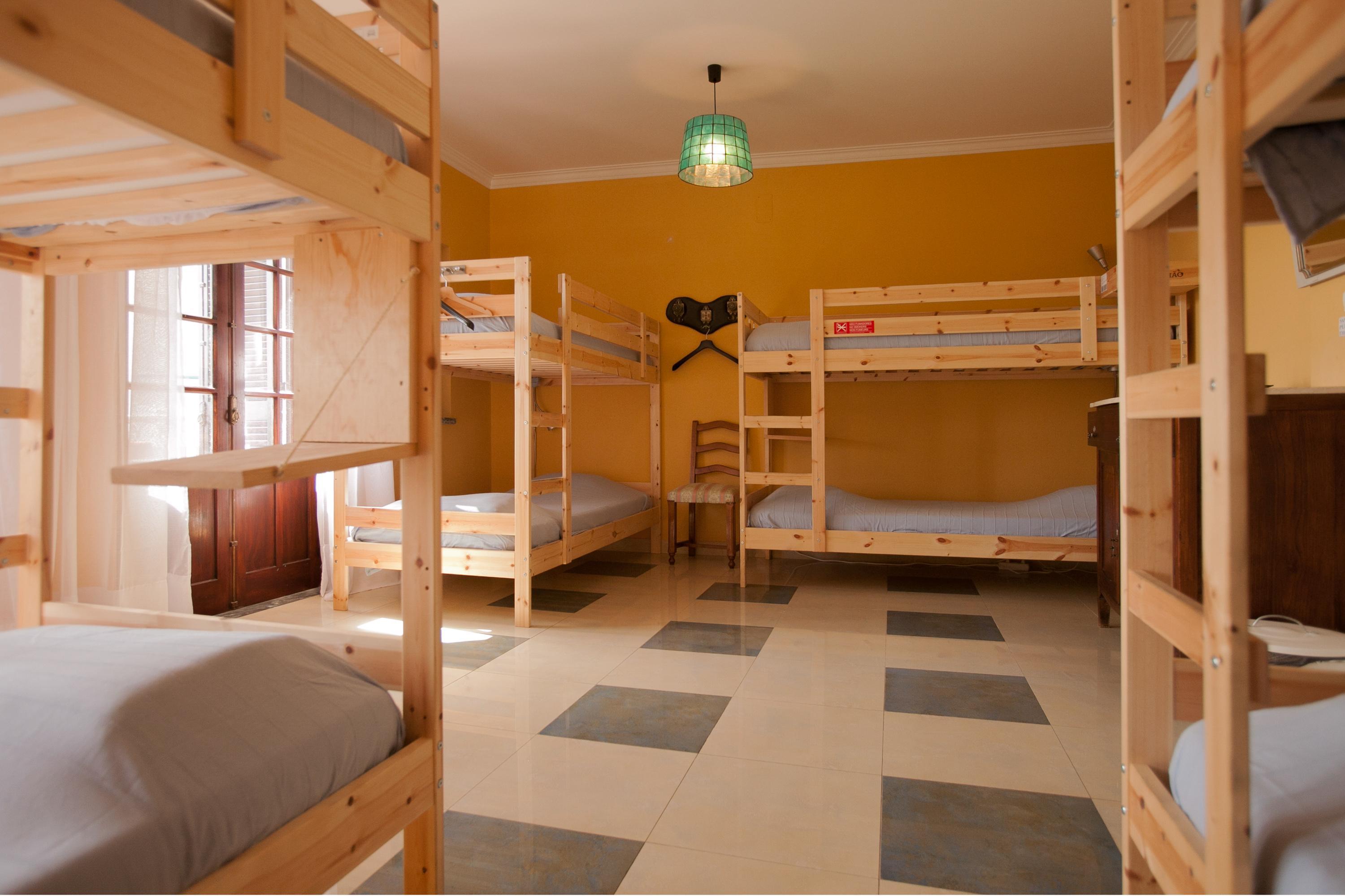Ericeira Chill Hill Hostel & Private Rooms - Peach Garden מראה חיצוני תמונה