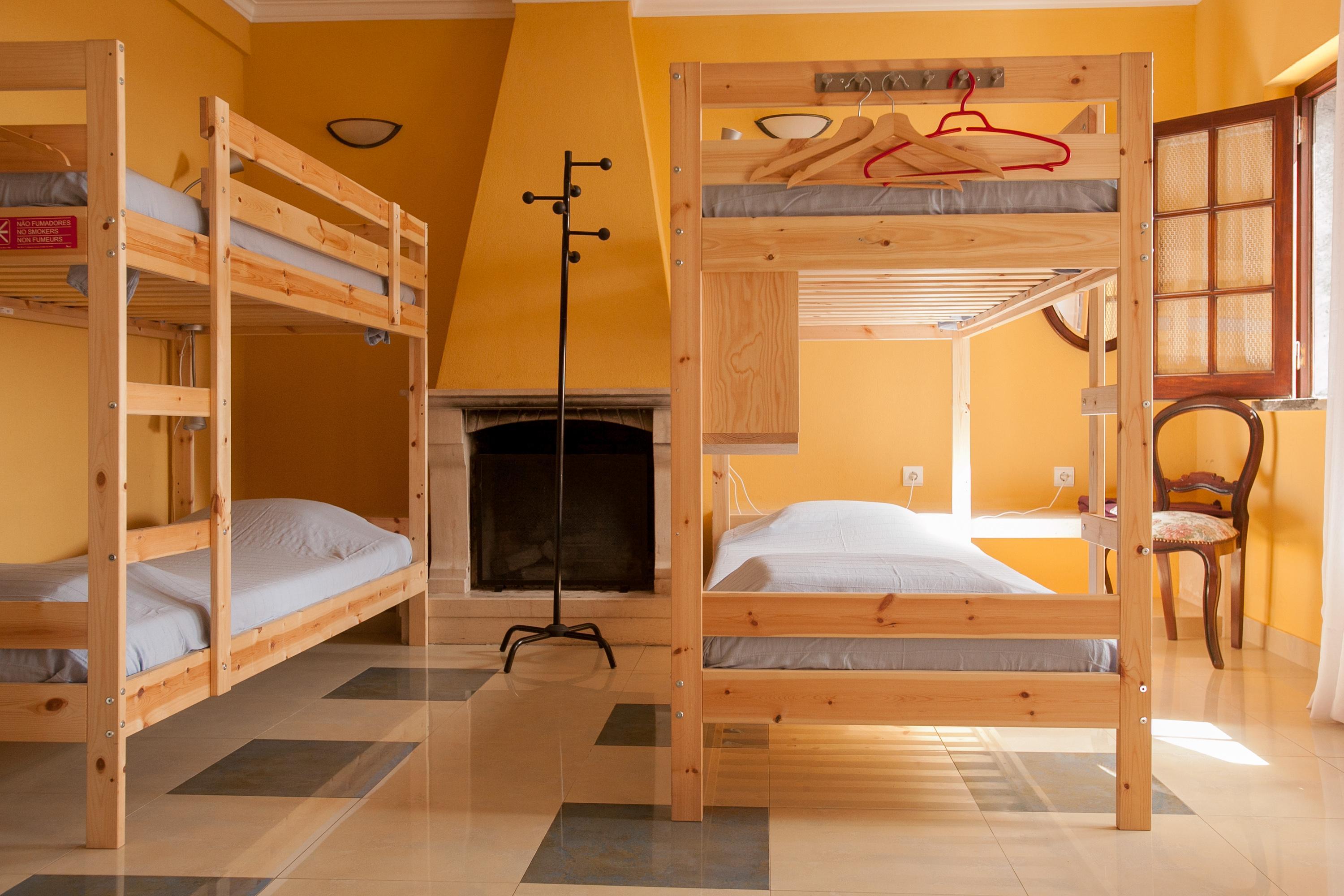 Ericeira Chill Hill Hostel & Private Rooms - Peach Garden מראה חיצוני תמונה