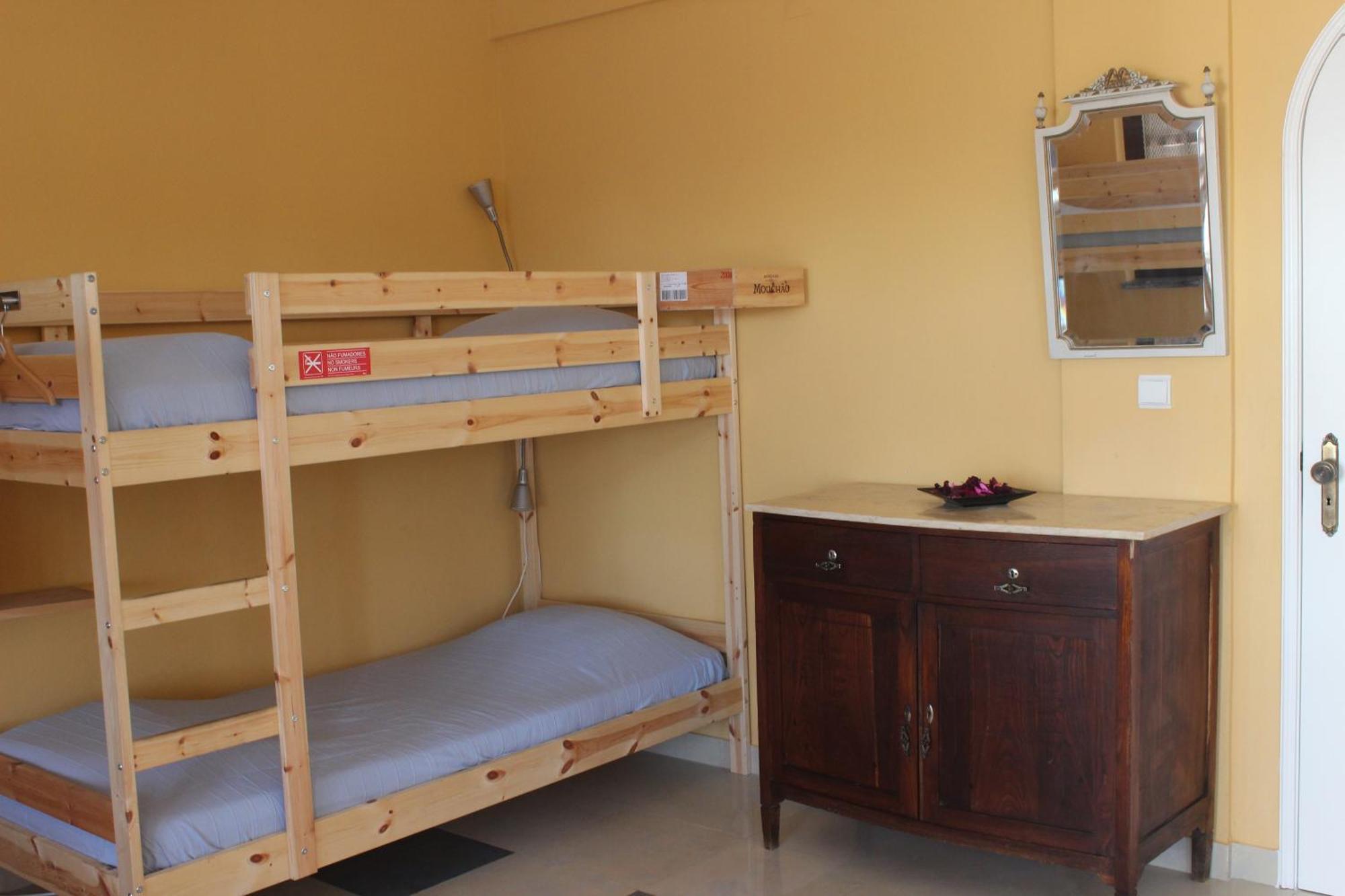 Ericeira Chill Hill Hostel & Private Rooms - Peach Garden חדר תמונה
