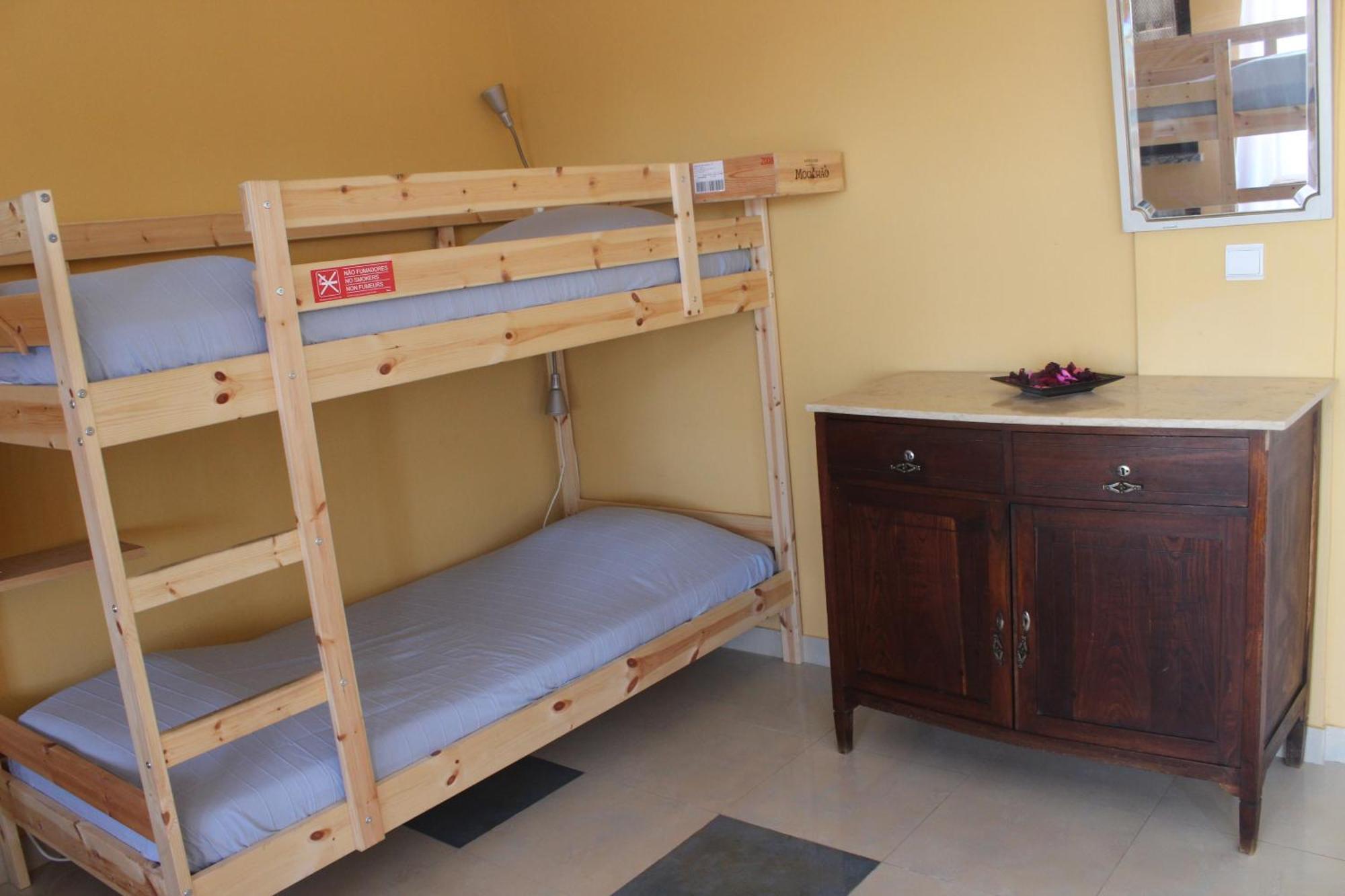 Ericeira Chill Hill Hostel & Private Rooms - Peach Garden חדר תמונה