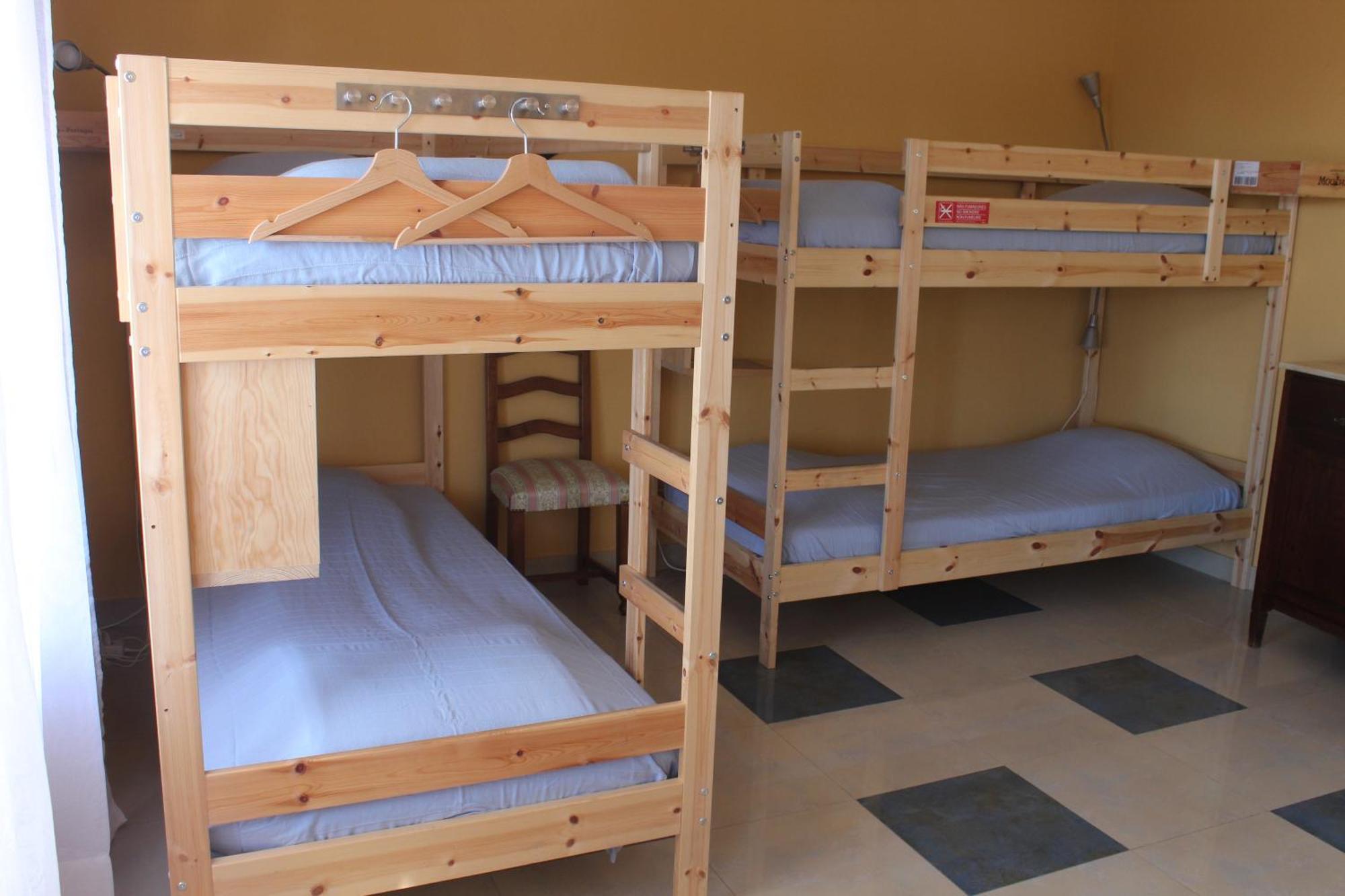 Ericeira Chill Hill Hostel & Private Rooms - Peach Garden חדר תמונה