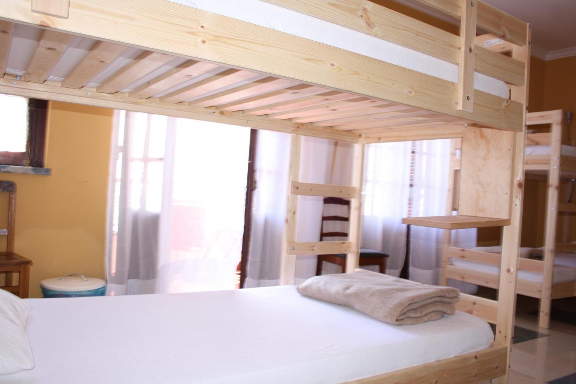Ericeira Chill Hill Hostel & Private Rooms - Peach Garden חדר תמונה