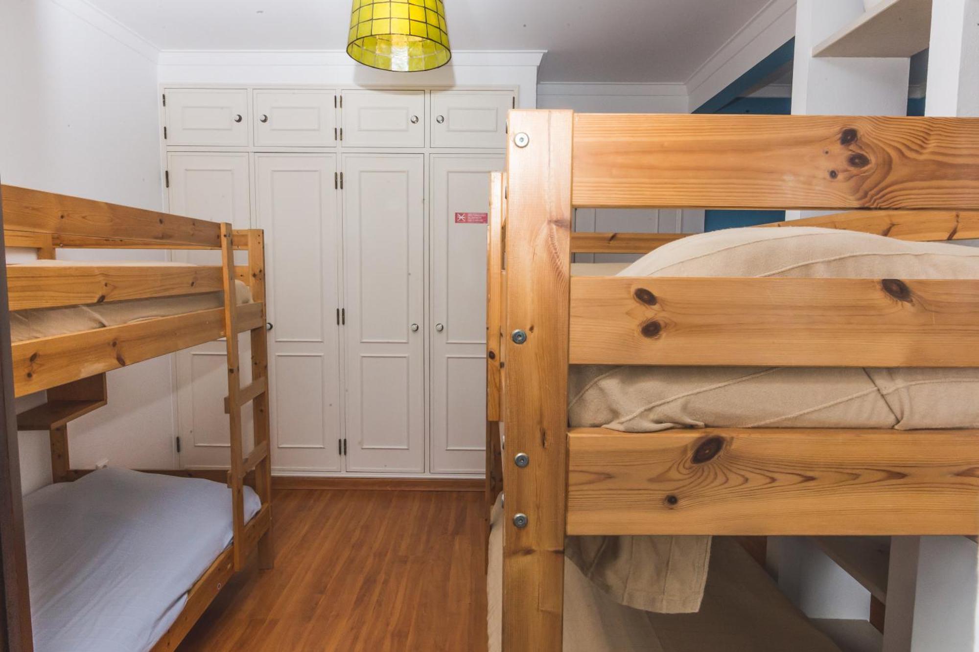 Ericeira Chill Hill Hostel & Private Rooms - Peach Garden חדר תמונה