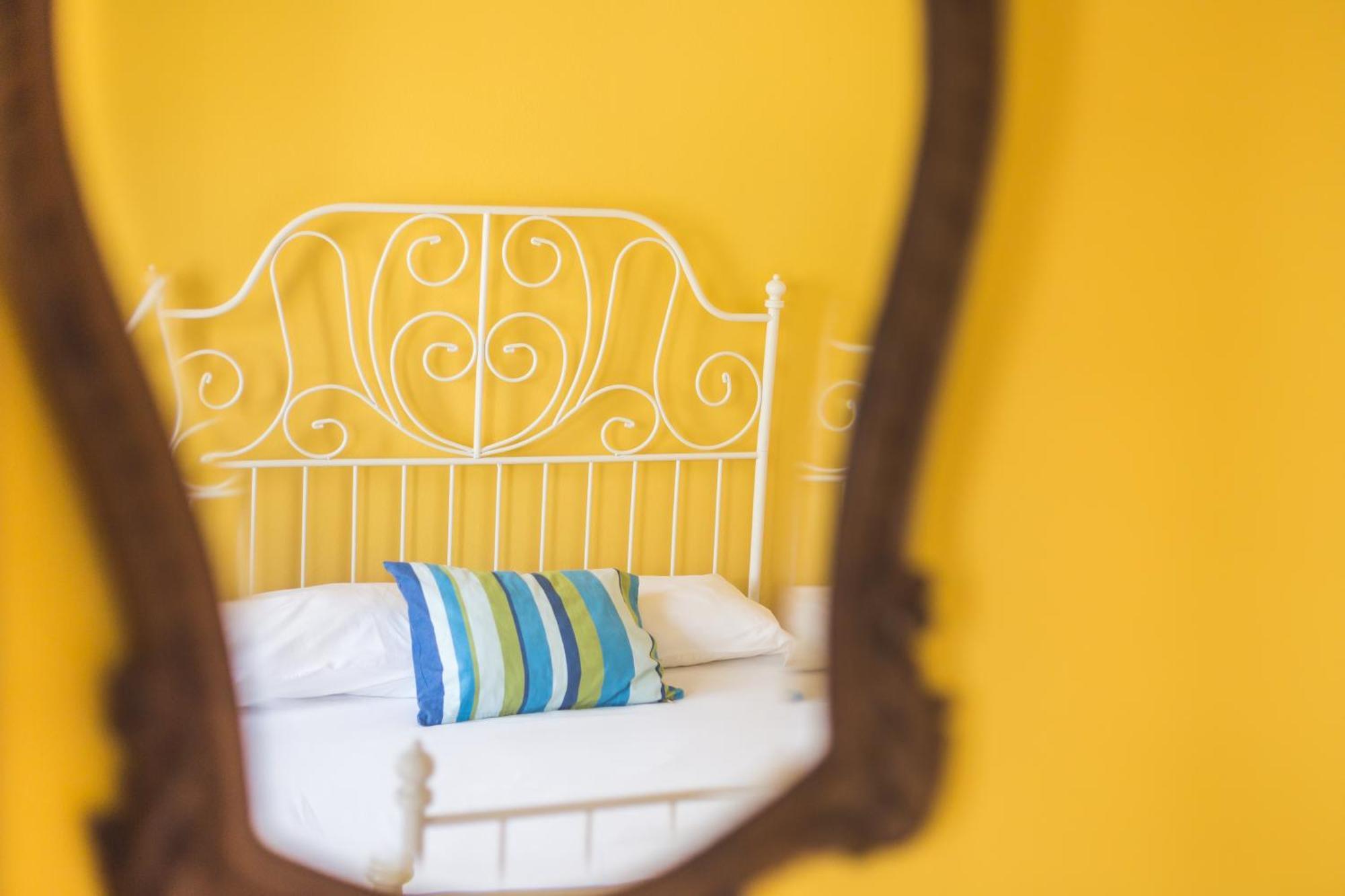 Ericeira Chill Hill Hostel & Private Rooms - Peach Garden חדר תמונה