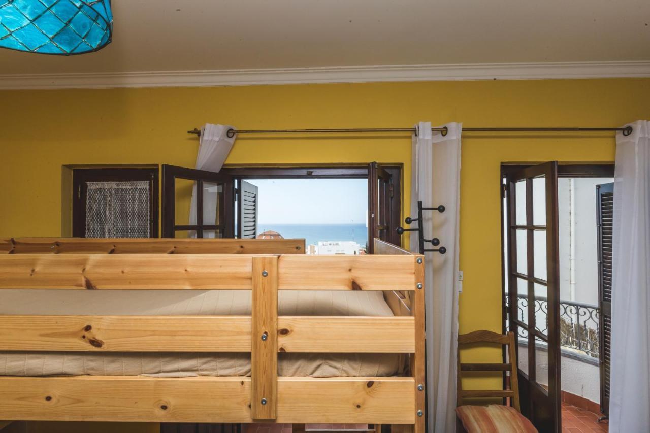 Ericeira Chill Hill Hostel & Private Rooms - Peach Garden מראה חיצוני תמונה