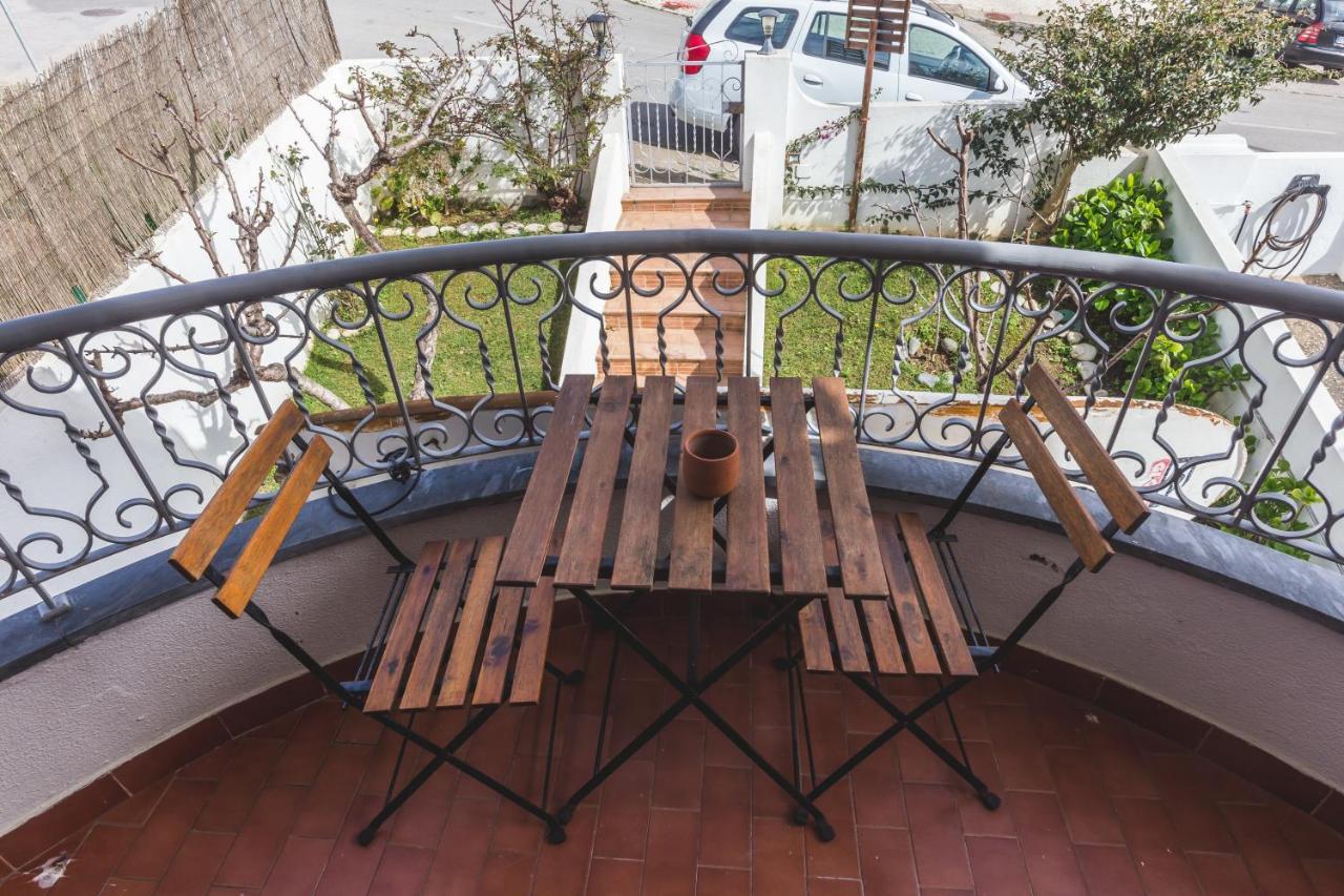 Ericeira Chill Hill Hostel & Private Rooms - Peach Garden מראה חיצוני תמונה