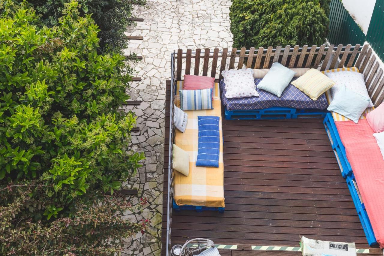 Ericeira Chill Hill Hostel & Private Rooms - Peach Garden מראה חיצוני תמונה