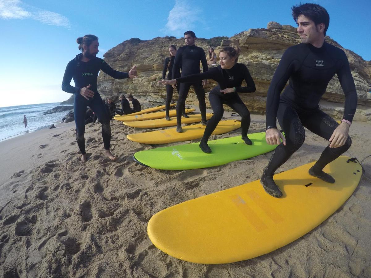 Ericeira Chill Hill Hostel & Private Rooms - Peach Garden מראה חיצוני תמונה